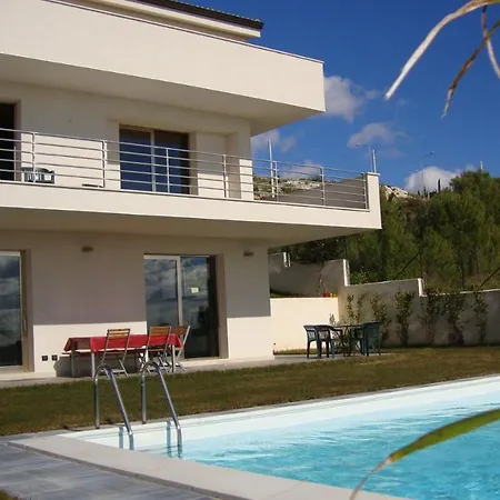 In Moderna Con Piscina Apartament Noto