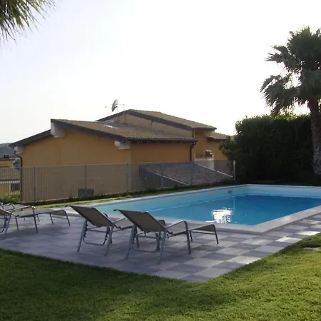 In Moderna Con Piscina Apartament *