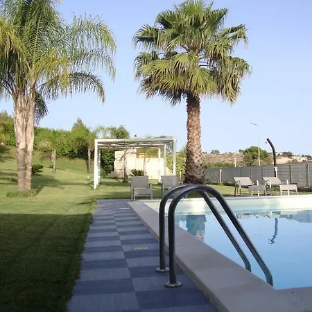 Apartament In Moderna Con Piscina Noto