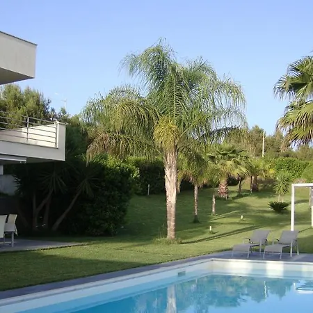 In Moderna Con Piscina Noto
